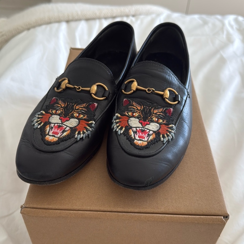 Gucci Black Leather Loafers with Horsebit and Tiger Embroidery